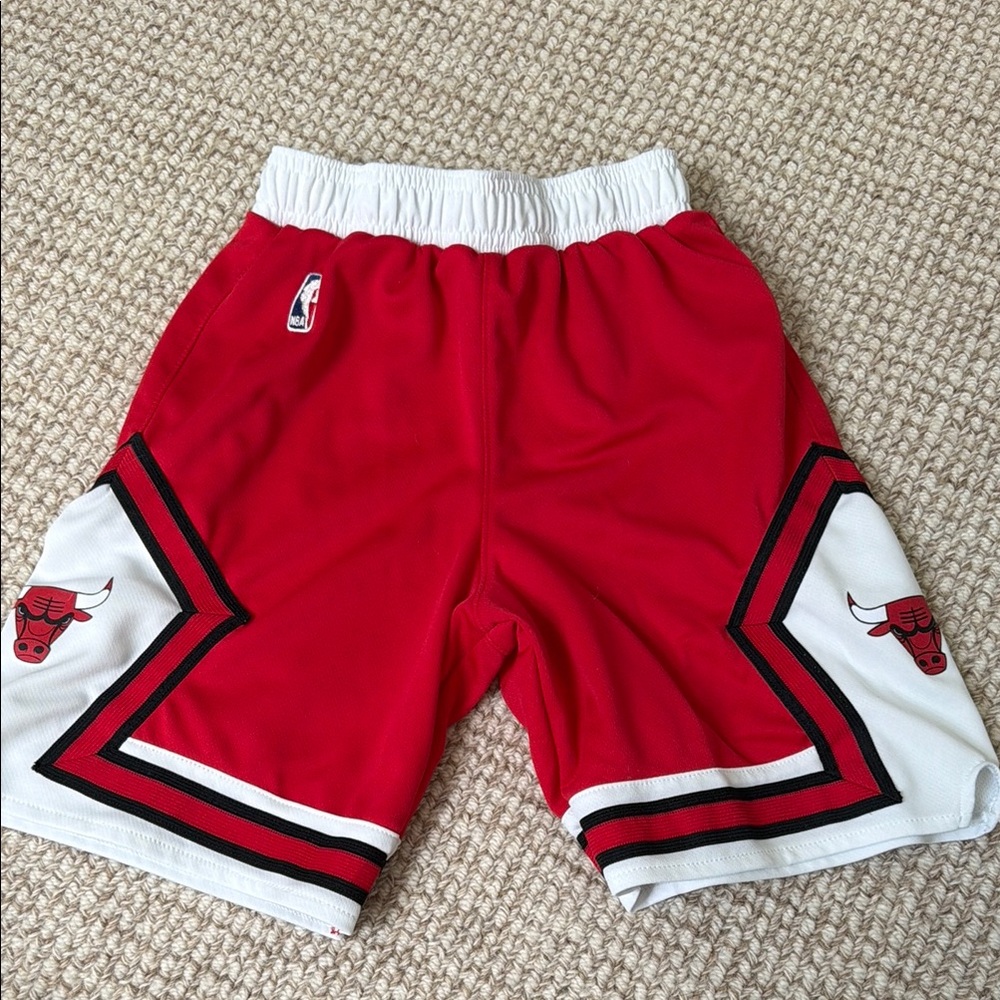 Boys Chicago Bulls shorts!